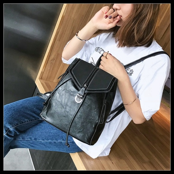 NEW CAMBRIDGE Bucket Backpack - Picture 4 of 8